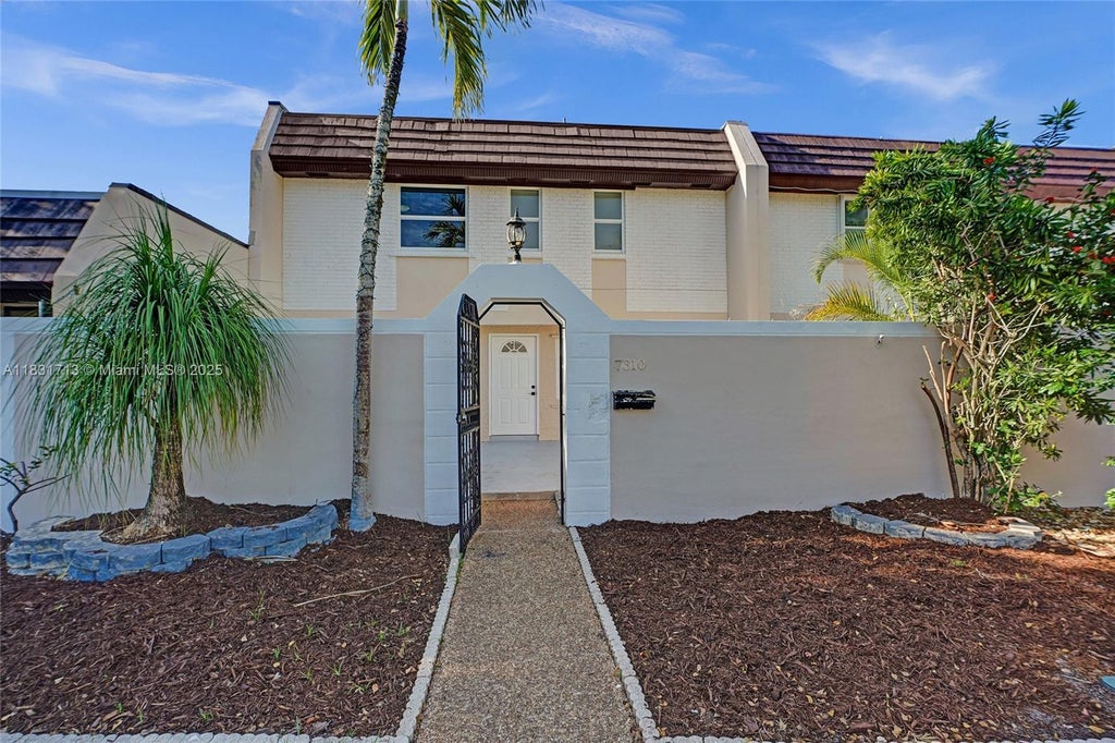 7310 S Miami Lakeway S, Miami Lakes