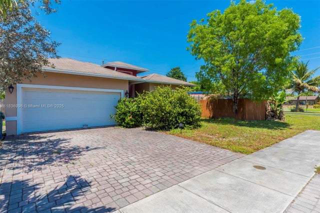 1 of 17 - 261 Ne 41st St, Oakland Park, FL