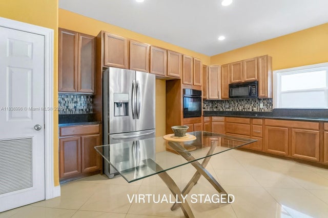 5 of 17 - 261 Ne 41st St, Oakland Park, FL