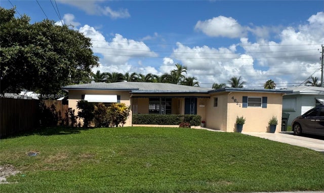 1 of 18 - 4621 Ne 2nd Ave, Oakland Park, FL