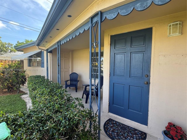 2 of 18 - 4621 Ne 2nd Ave, Oakland Park, FL
