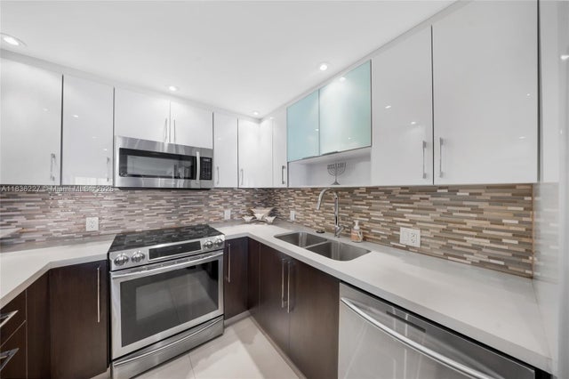 2 of 37 - 100 Bayview Dr 1905, Sunny Isles Beach, FL