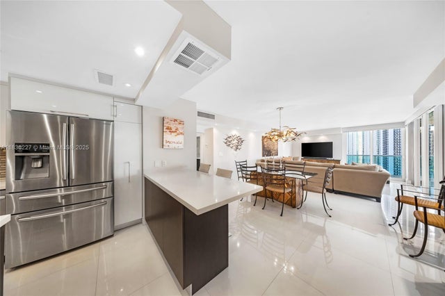 5 of 37 - 100 Bayview Dr 1905, Sunny Isles Beach, FL