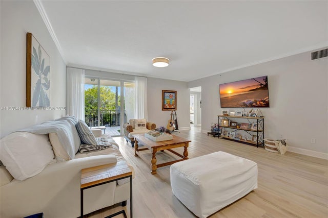 1 of 38 - 7588 Sw 102nd St 203, Pinecrest, FL