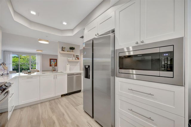 4 of 38 - 7588 Sw 102nd St 203, Pinecrest, FL