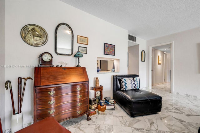 4 of 27 - 877 Ne 195th St 119, Miami, FL