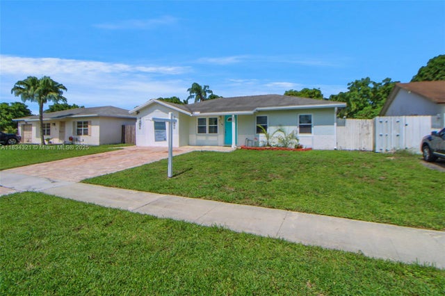 2 of 24 - 960 Sw 83rd Ave, North Lauderdale, FL