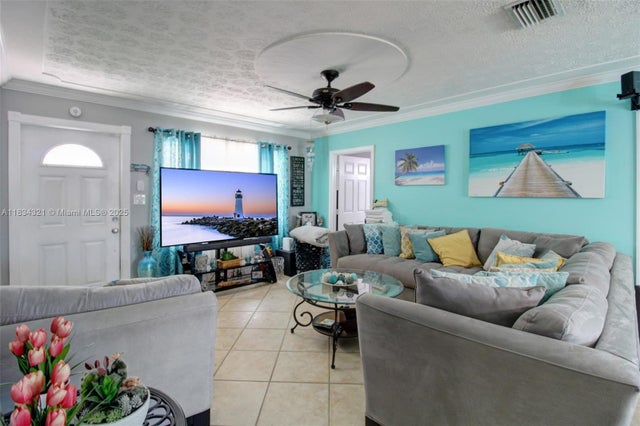 4 of 24 - 960 Sw 83rd Ave, North Lauderdale, FL