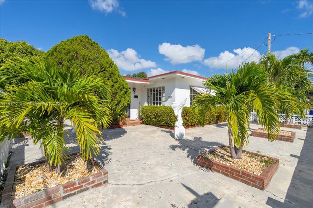 1 of 21 - 201 Nw 14th Ave, Miami, FL