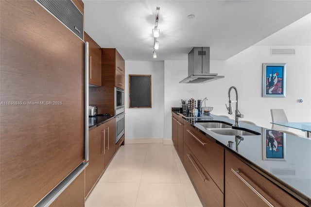 4 of 34 - 495 Brickell Ave Bay1007, Miami, FL