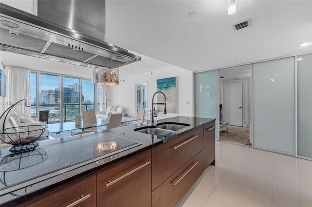 5 of 34 - 495 Brickell Ave Bay1007, Miami, FL