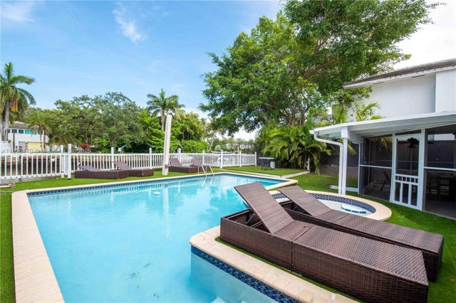 3 of 20 - 7701 Ne 8th Ave, Miami, FL