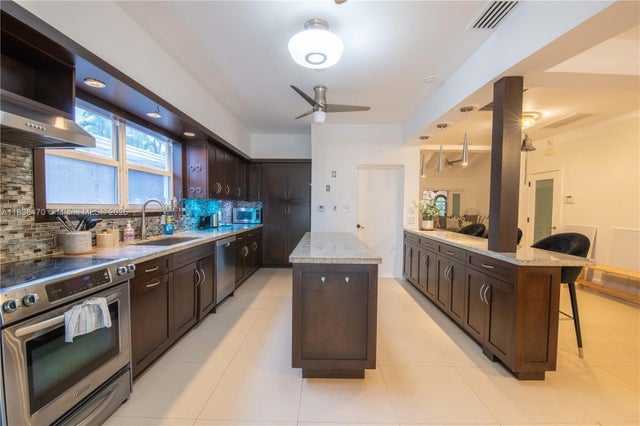 4 of 20 - 7701 Ne 8th Ave, Miami, FL