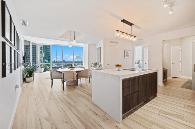 851 Ne 1st Ave 2809, Miami