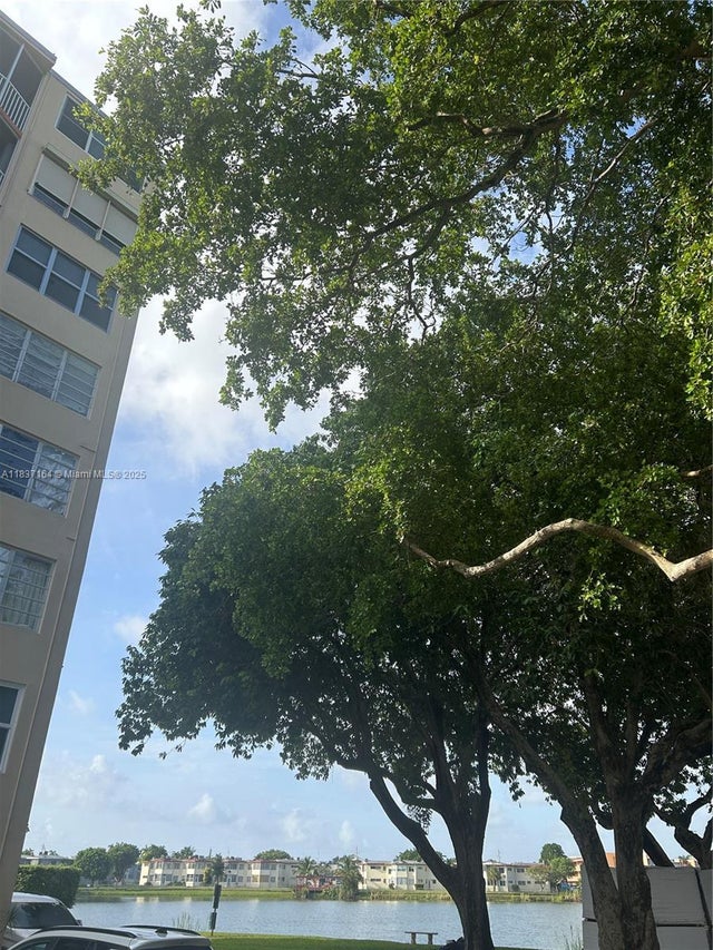 1 of 3 - 1750 Ne 191st St 618-3, Miami, FL