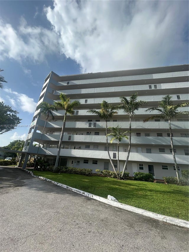 2 of 3 - 1750 Ne 191st St 618-3, Miami, FL