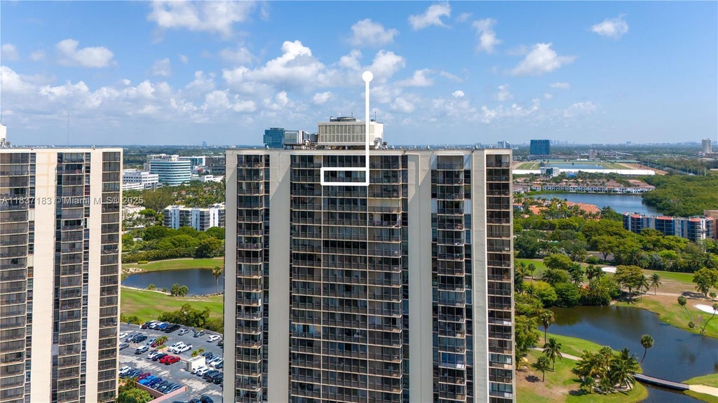 20379 W Country Club Dr 2636, Aventura