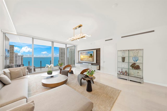 300 Biscayne Blvd Way 2703, Miami