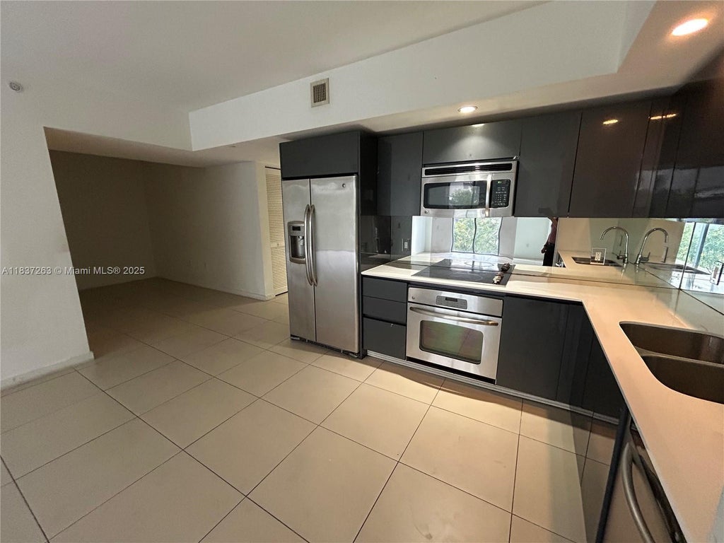 31 Se 6th St 407, Miami