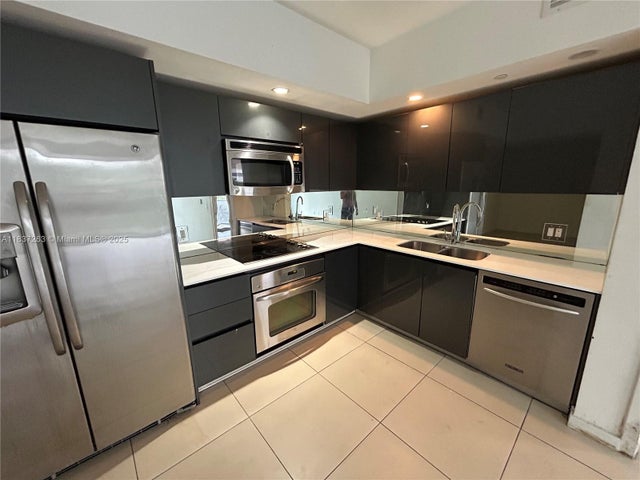 3 of 20 - 31 Se 6th St 407, Miami, FL