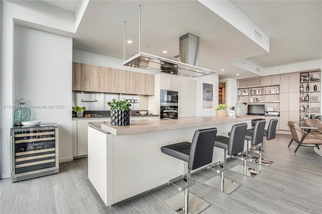 1 of 39 - 1000 Brickell Plz Ph6002, Miami, FL