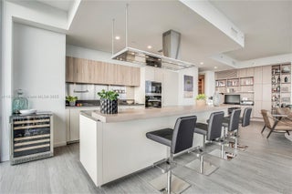 Photo of Listing #A11837114