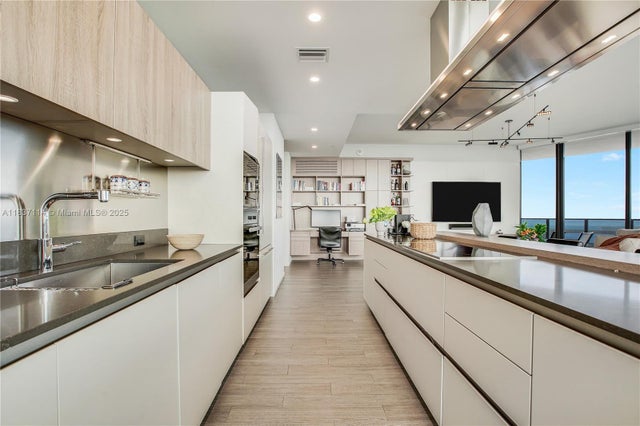 3 of 39 - 1000 Brickell Plz Ph6002, Miami, FL