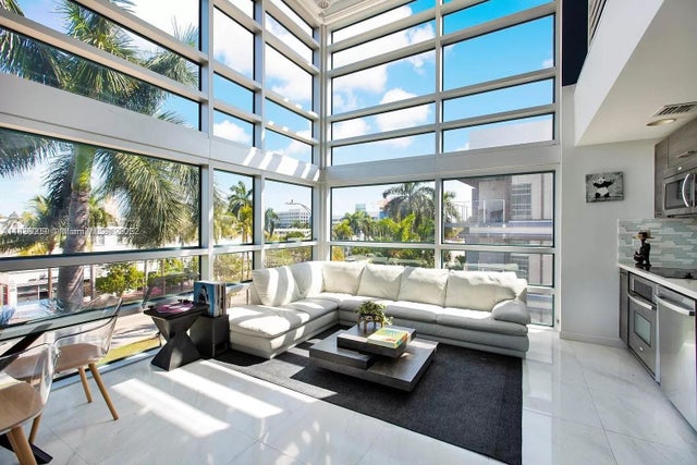 1 of 17 - 421 Meridian Ave 15, Miami Beach, FL