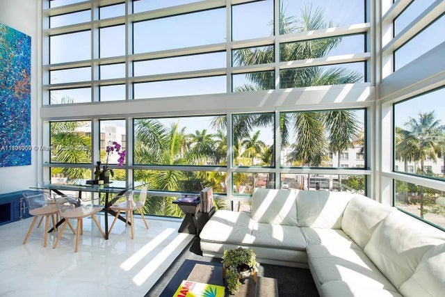 2 of 17 - 421 Meridian Ave 15, Miami Beach, FL