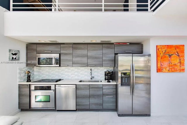 3 of 17 - 421 Meridian Ave 15, Miami Beach, FL