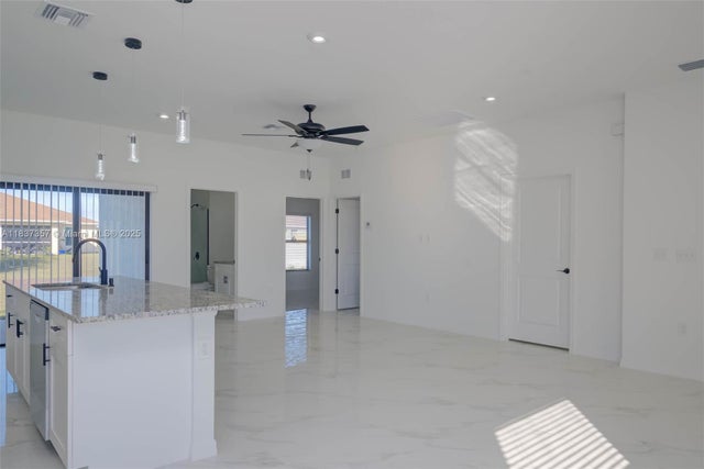 3 of 19 - 2706 72nd St W, Lehigh Acres, FL