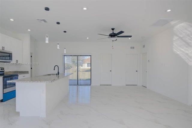 4 of 19 - 2706 72nd St W, Lehigh Acres, FL