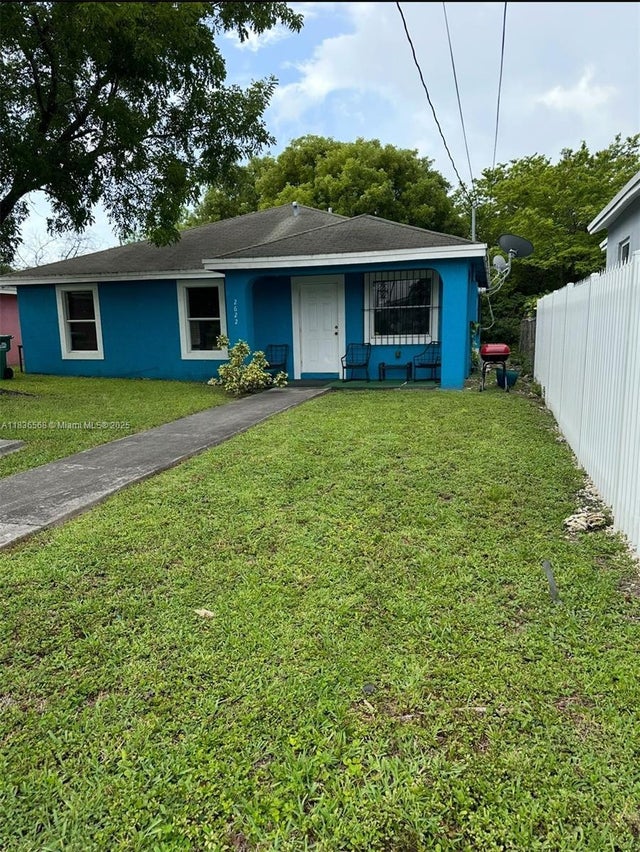 1 of 49 - 2622 Nw 47th St, Miami, FL