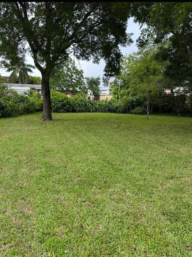 5 of 49 - 2622 Nw 47th St, Miami, FL