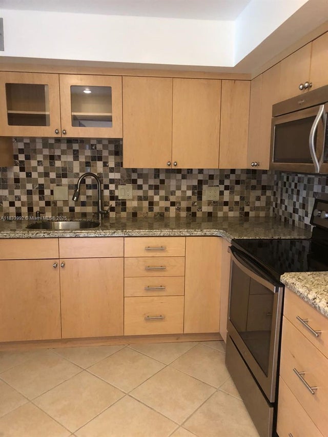 2 of 22 - 4000 N Hills Dr 32, Hollywood, FL