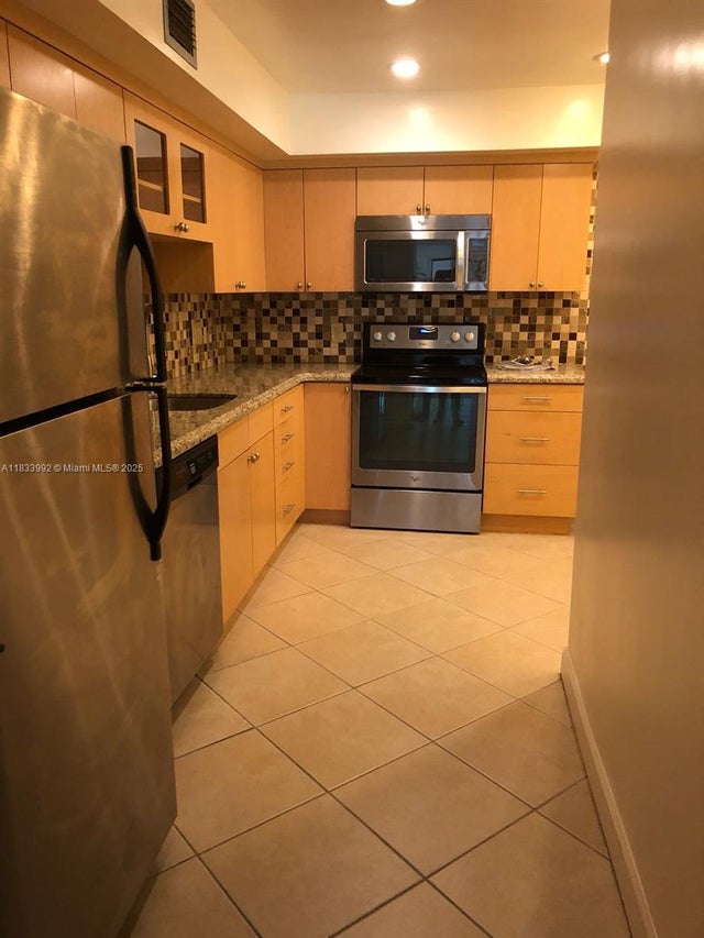 4 of 22 - 4000 N Hills Dr 32, Hollywood, FL