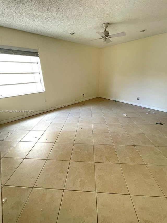 5 of 22 - 4000 N Hills Dr 32, Hollywood, FL