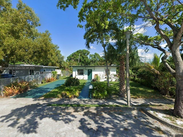1 of 13 - 1645 Nw 121st St, North Miami, FL