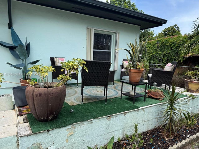 2 of 13 - 1645 Nw 121st St, North Miami, FL