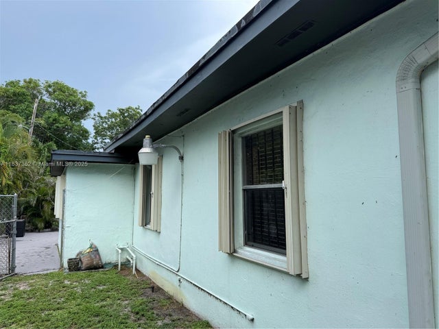 4 of 13 - 1645 Nw 121st St, North Miami, FL