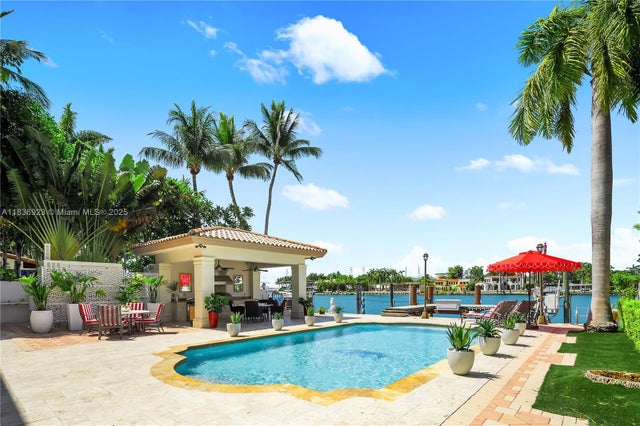 1 of 51 - 66 S Hibiscus Dr, Miami Beach, FL