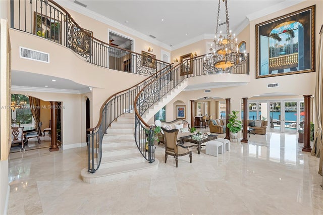 4 of 51 - 66 S Hibiscus Dr, Miami Beach, FL