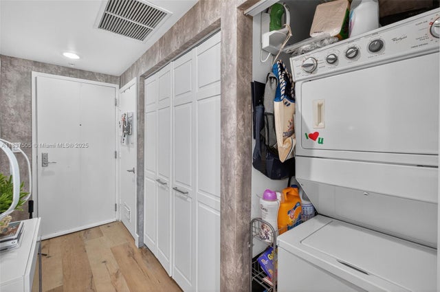 4 of 22 - 244 Biscayne Blvd 446, Miami, FL
