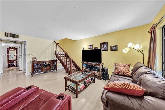 4 of 37 - 5287 Nw 193rd Ln, Miami Gardens, FL