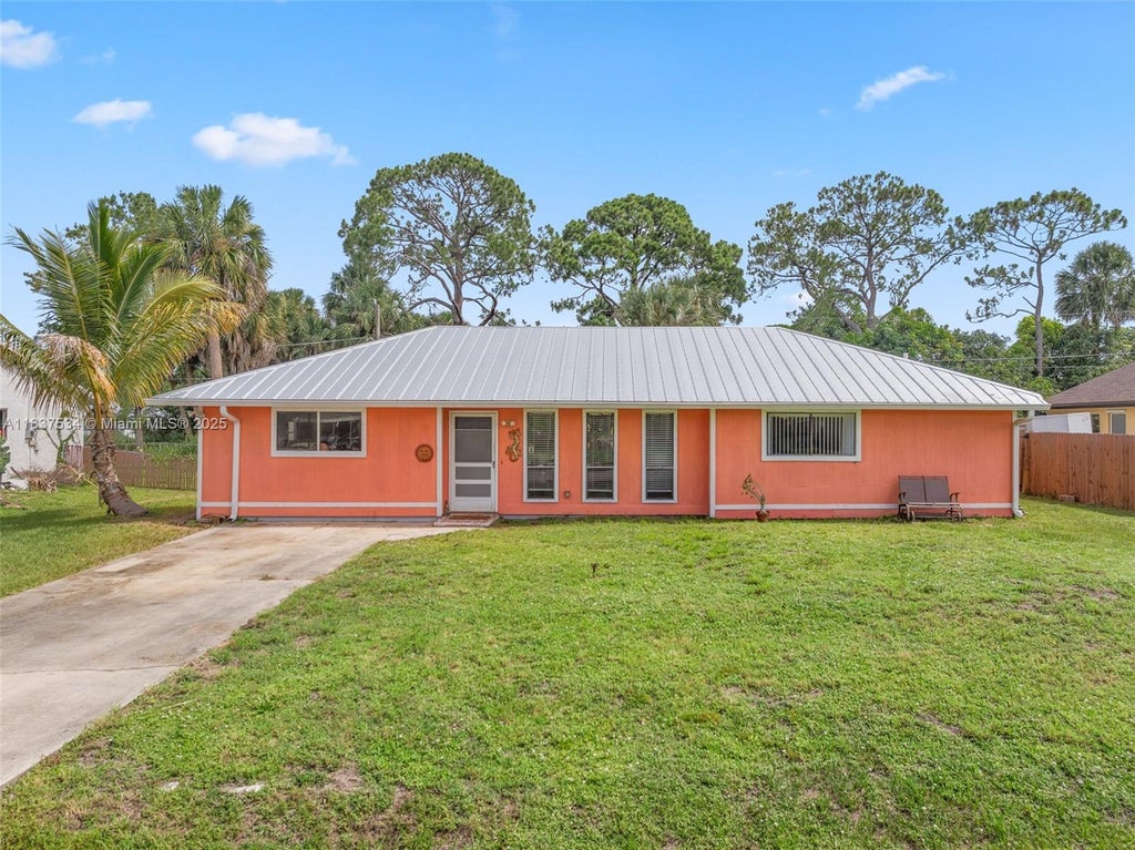 521 Ne Dinner, Palm Bay