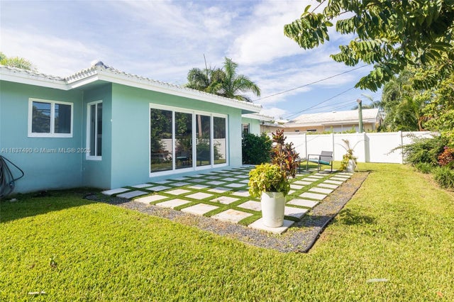1 of 23 - 121 Se 7th St, Pompano Beach, FL