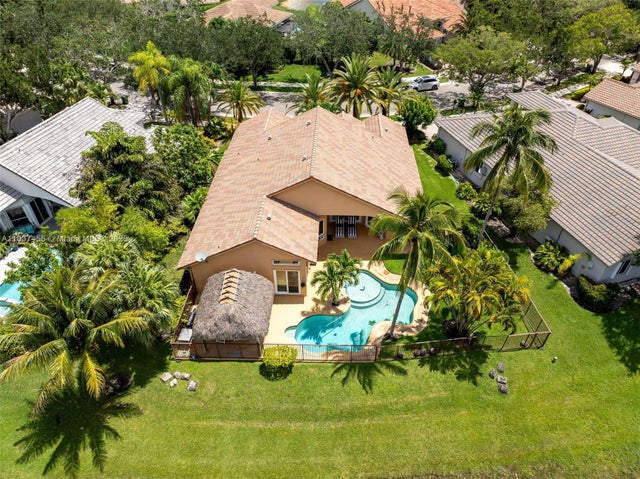 1 of 34 - 3043 Lakewood Dr, Weston, FL