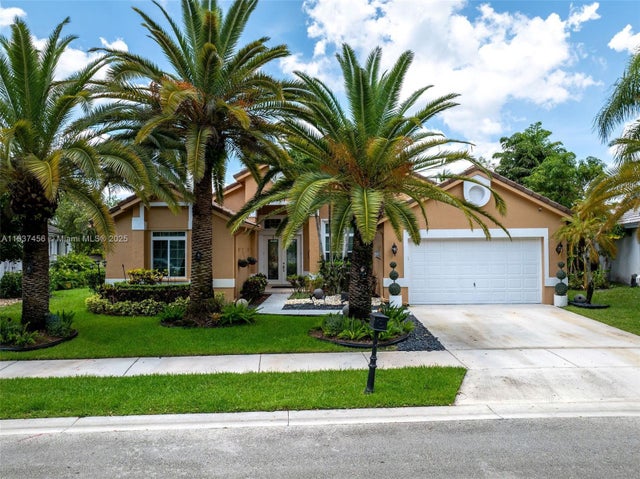 3 of 34 - 3043 Lakewood Dr, Weston, FL