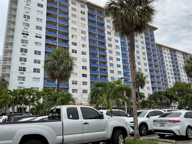 4 of 39 - 400 Kings Point Dr 623, Sunny Isles Beach, FL