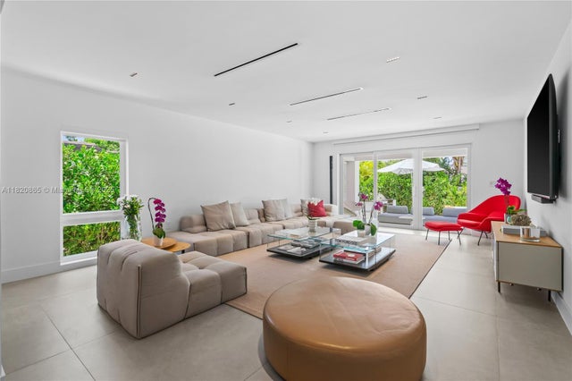 9033 Emerson Ave, Surfside